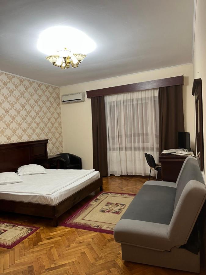 Hotel Pensiunea Diana Făgăraş Exterior foto
